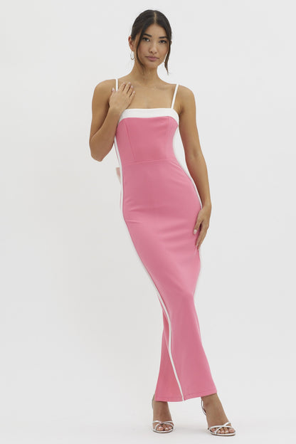 Front view of White Contrast Trim Semi-Lined Maxi Dress featuring elegant white trim and maxi length, Model - XS. Vista frontal del Vestido Largo Blanco con Detalle de Contraste Blanco, Modelo - XS